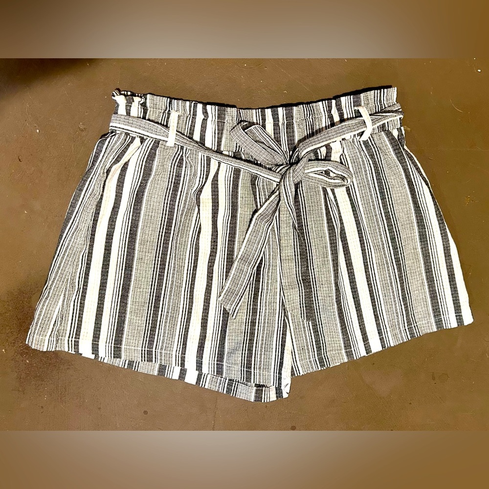Stripped bubble shorts